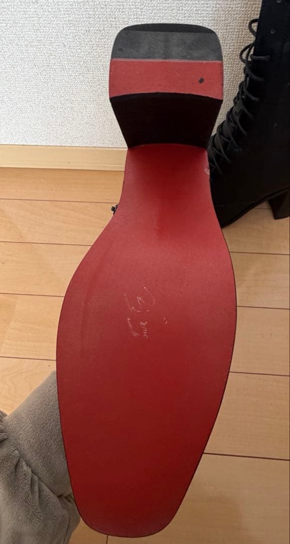 厚底エナメルブーツ