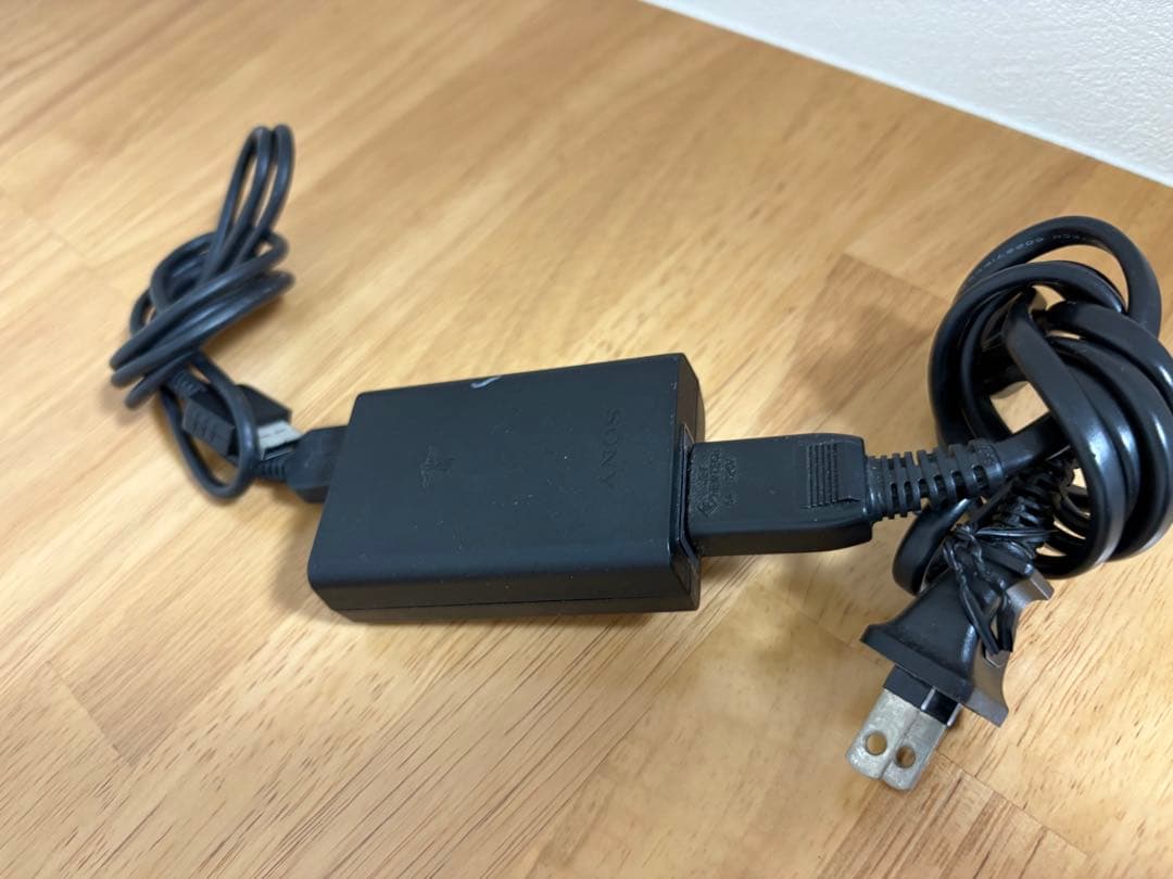 PSVITA PCH-1000 クリスタル・ブラック ケース　メモリーカード付き