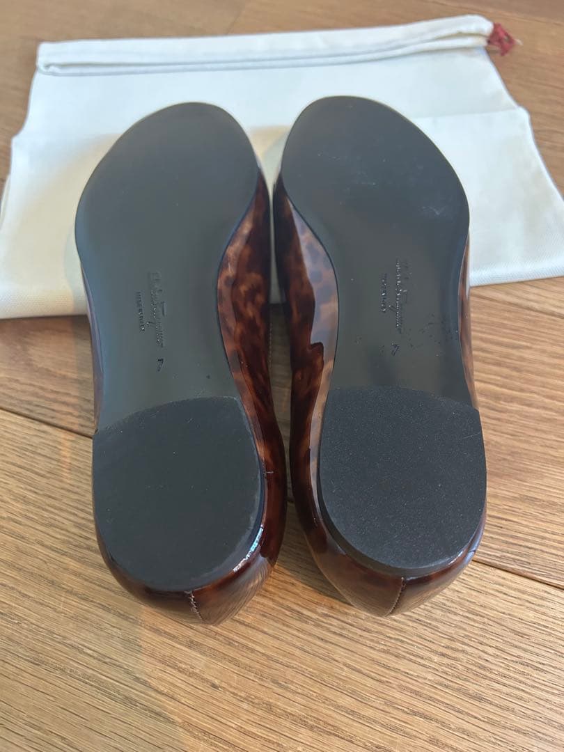 Ferragamo ヴァリナ 7D