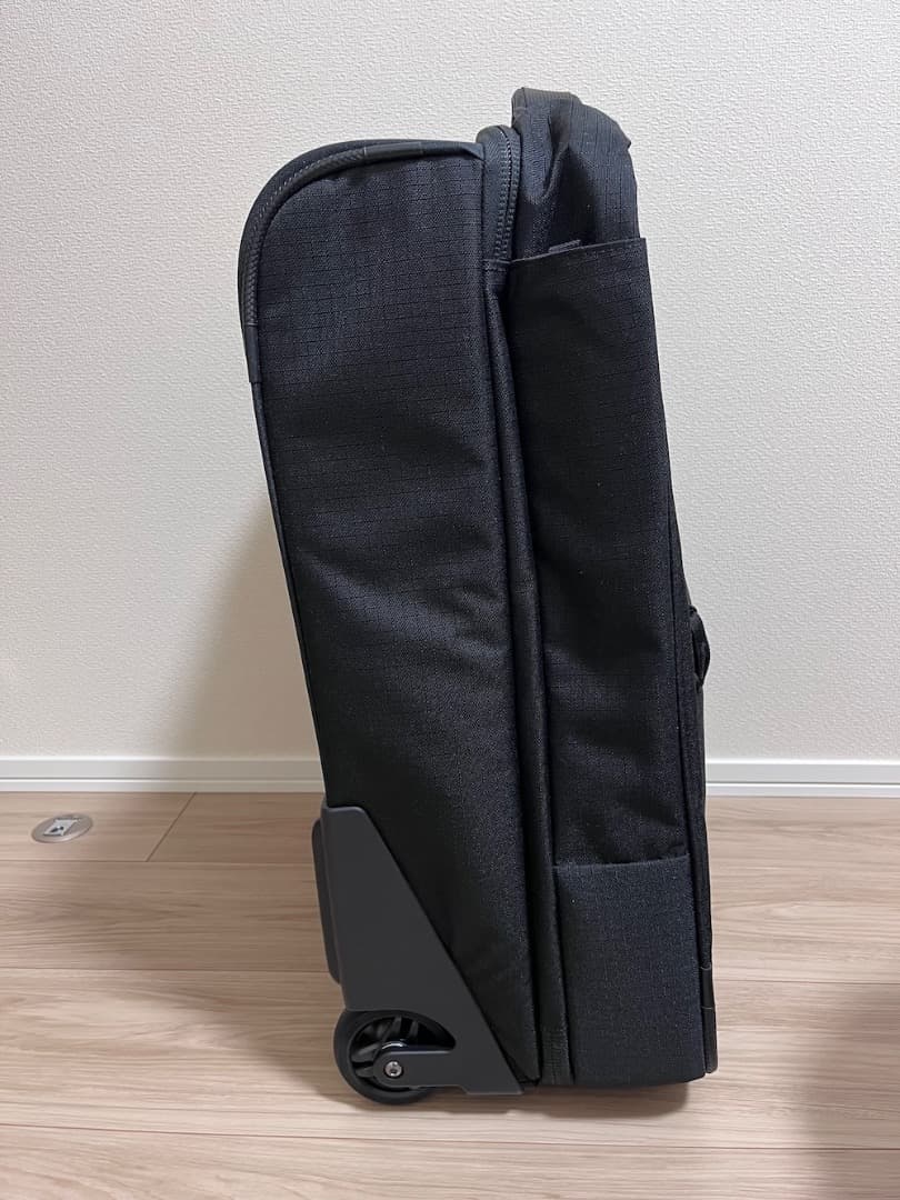 Dakine Carry On Roller Bag 42L 黒 (ブラック)