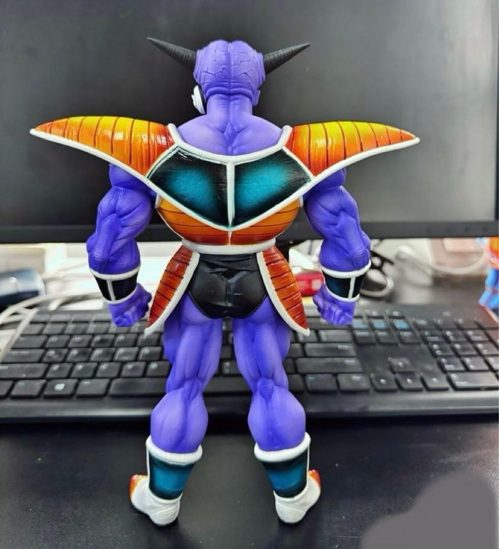 ドラゴンボーフィギュア 紫　ギニュー