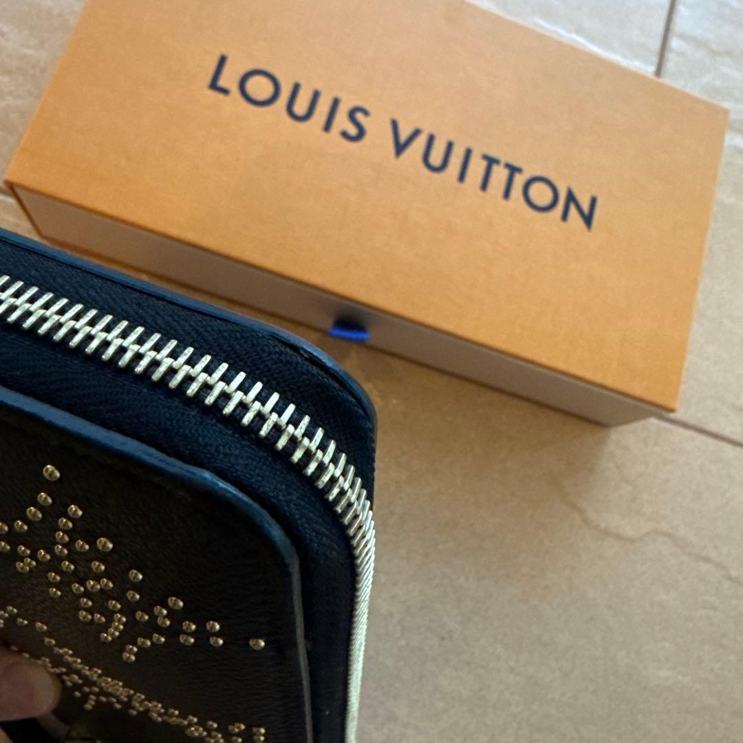 美品　ルイヴィトン モノグラム スタッズ アンプラント ジッピーウォレット