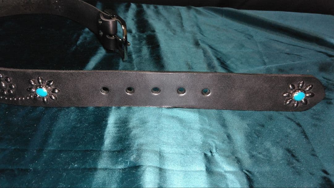 マリオ栃木レザー　ツタ＆フラワー　ソリッドブラス　ブラック　スタッズベルト