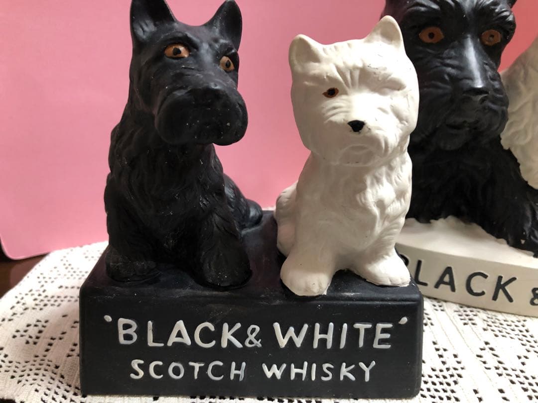 ブラックアンドホワイトスコッチウイスキーのノベルティ、店頭ディスプレイ