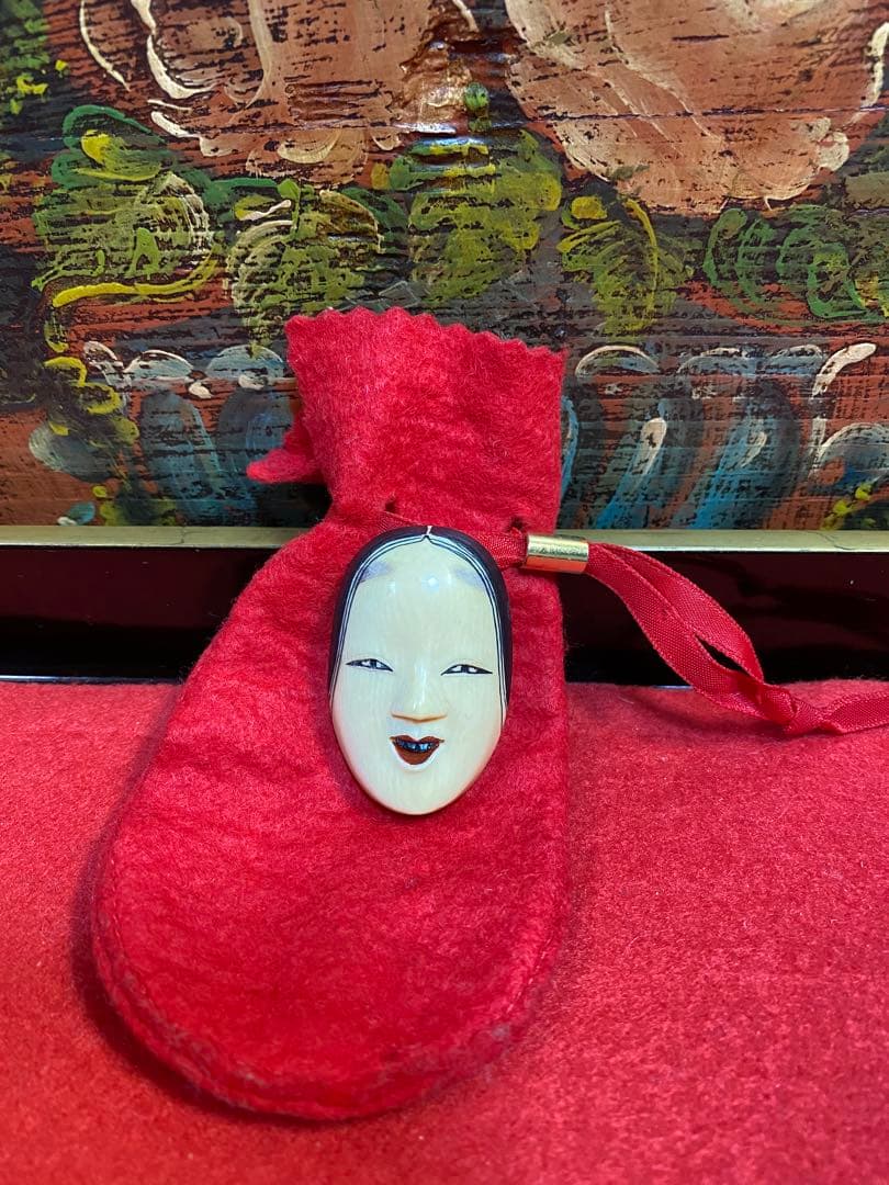 能面　ブローチ　　本物