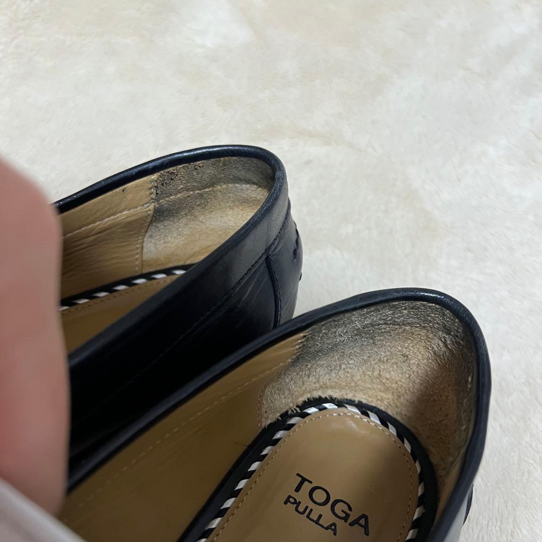 TOGAPULLA (前田) ローファー ブラック ホワイト バックル