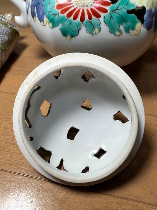 698 深野泰山 三川内焼 平戸泰山窯 色絵菊花紋　香炉　香炉灰付　未使用