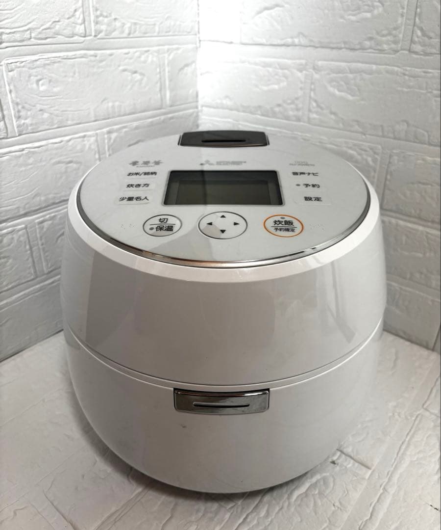 な*ʔ様 【美品】三菱炊飯器　本炭釜 5.5合NJ-AWB10-W月白 ’22年