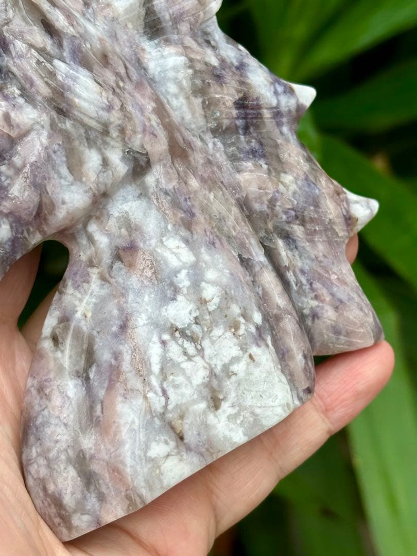 梅花トルマリン　ユニコーンのカービング　436g この石のカービングはレア