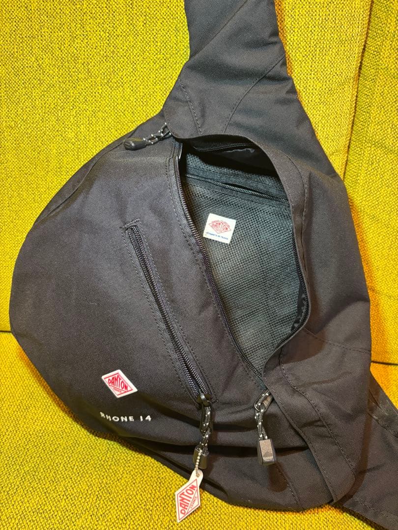 【超美品】ダントン　ローヌ14 ボディバッグ　ブラック
