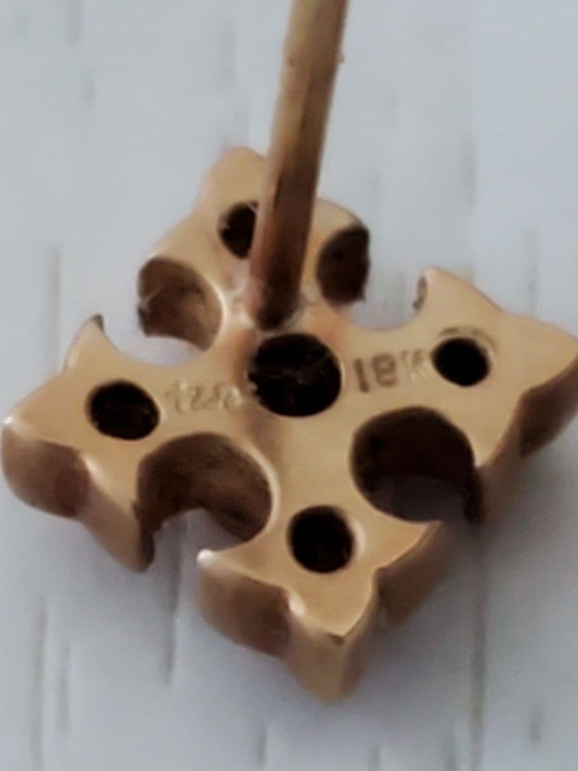 ローリーロドキン18kダイヤ　クロスのピアス片方です。(送料込み)